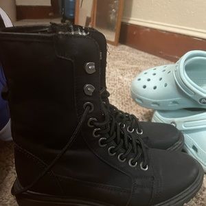 Size 7 black combat boots like new